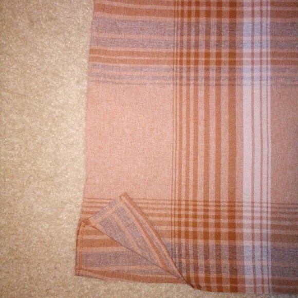 Short Sleeve Button Down Shirt: Light. 5 Button. Side Slit. Great Condition - Picture 4 of 8